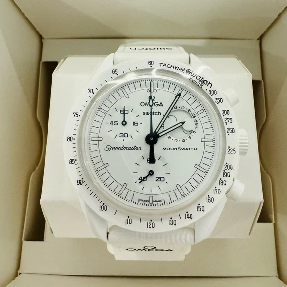 NIB OMEGA X Swatch Snoopy Mission to the Moonphase White - Picture 4 of 16